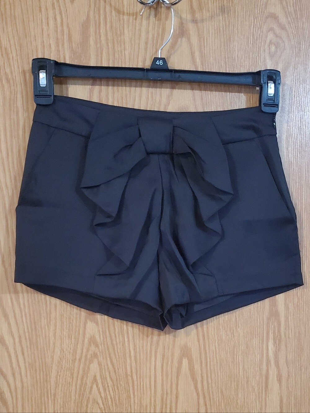 Bebe black Bow Front Lined Dress Shorts Size 00